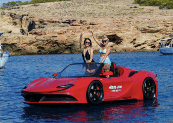 El Jet Car Ibiza, un juguete acuático que crea controversia.