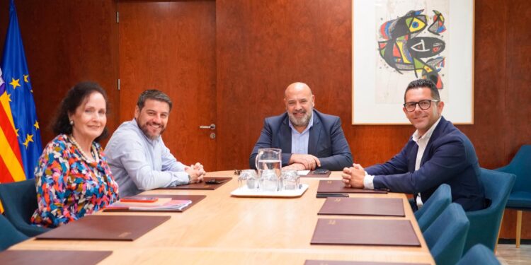 Reunión de los alcaldes de Palma e Ibiza.