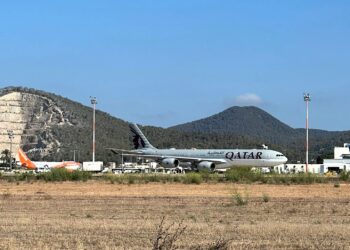 Imagen de la aeronave en la pista del aeródromo ibicenco