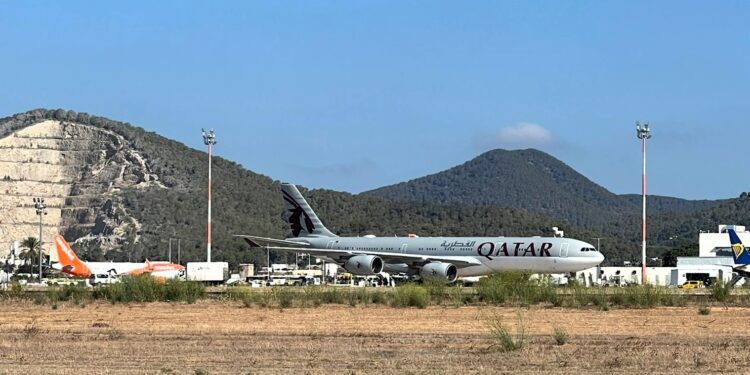 Imagen de la aeronave en la pista del aeródromo ibicenco