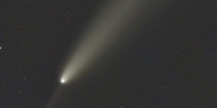 Imagen de un cometa captada desde Ibiza. Foto: Faus Márquez (Agrupación Astronómica Ibiza)