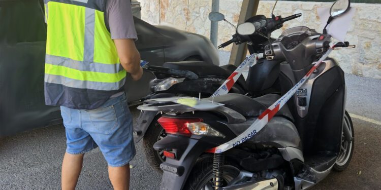 Imagen de las motos en las que los ladrones se movían por la isla de Ibiza.