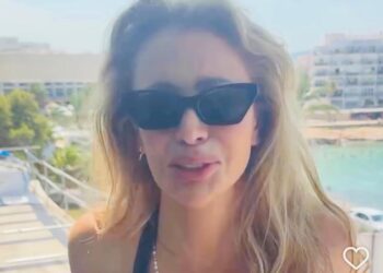 Oliva Attwood, en un reel durante sus vacaciones en Ibiza estos días. Instagram Olivia Attwood