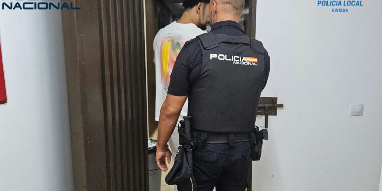 Imagen de un detenido facilitada por la Policía Nacional de Ibiza.