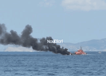 Momento en el que se hunde el velero leos de la costa de Formentera
