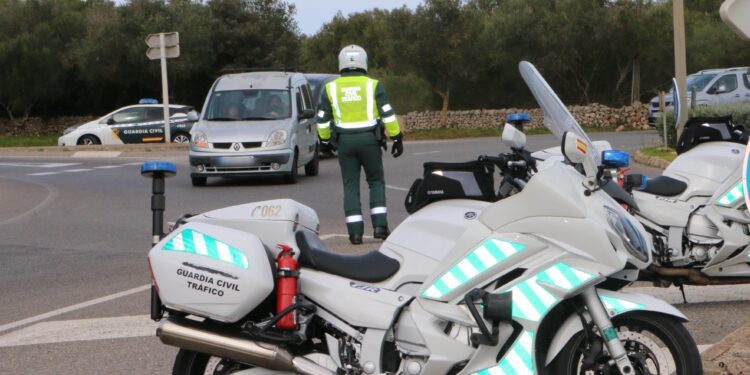 Imagen de un control de la Guardia Civil de Tráfico. / OPC