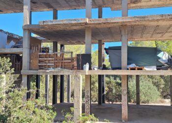 Las personas sin hogar se han instalado en la primera planta del edificio. / D.V.
