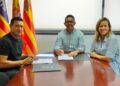 Amadeo Salvo, Rafael Triguero y Catiana Fuster en el Ayuntamiento de Ibiza durante la firma del convenio.