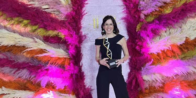 Bárbara Munar, tras la entrega de premios. Imagen cedida a Noudiari.es