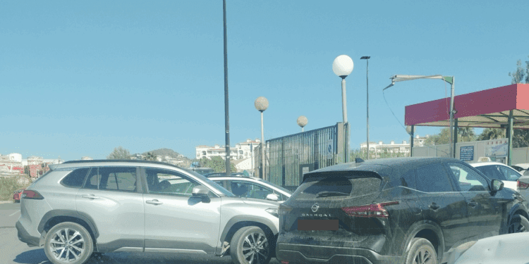 Bloqueo de tráfico en el carrer de cas Dominguets de Ibiza por las colas en el lavado de coches. Foto Inés Tur cedida