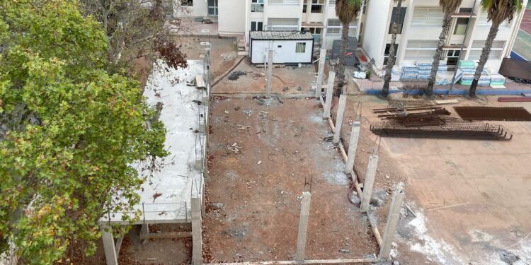 Imagen del estado de las obras del gimnasio del CEIP Can Misses. / PSOE