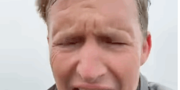 James Blunt, luchando contra el viento escocés en este vídeo que se ha hecho viral. @jamesblunt