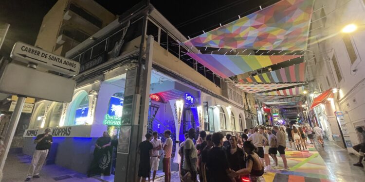 Imagen de la calle Santa Agnès, en el West de Sant Antoni. / AEON
