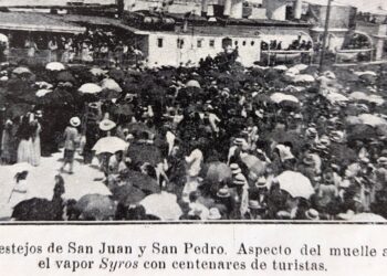 Fotografia no signada de l’arribada a Eivissa dels emigrants eivissencs que vivien a Alger. Col·lecció Joan-Albert Ribas