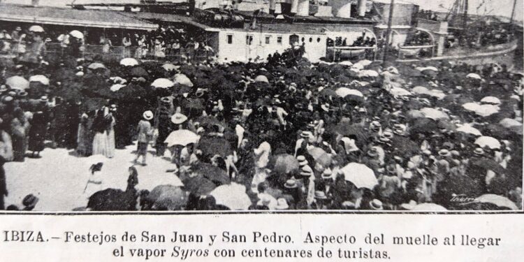 Fotografia no signada de l’arribada a Eivissa dels emigrants eivissencs que vivien a Alger. Col·lecció Joan-Albert Ribas