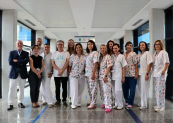 En la imagen, enfermeras docentes del Área de Salud, acompañados del gerente, Enrique Garcerán, y la directora de enfermería, Neus Torres Marí.