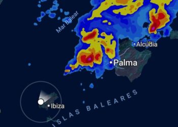 Imagen de la entrada de la tormenta en la isla de Mallorca, esta pasada madrugada. / Alarma de Lluvias