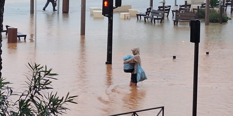 Las inundaciones del pasado 30 de septiembre anegaron el puerto de Ibiza y aledaños. Fotos Noudiari.es