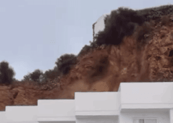 Imagen del desprendimiento, sacada del vídeo subido a la cuenta de Instagram Exponiendo Ibiza