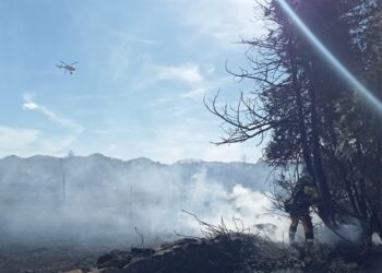 Un helicóptero sobrevuela la zona afectada. / CAIB