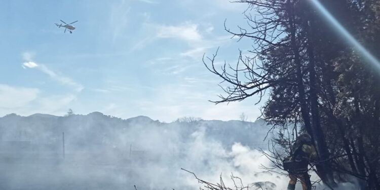 Un helicóptero sobrevuela la zona afectada. / CAIB