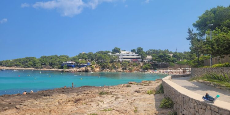 Imagen de la playa de Portinatx. / PSOE