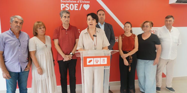 Elena López, durante la rueda de prensa. / PSIB-PSOE