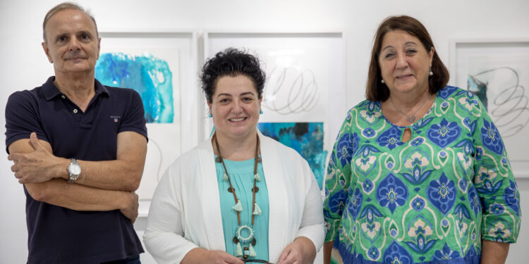 Joan Albert Ribas, Josefina Torres y Lina Sansano en la presentación de la muestra que abre puertas mañana.