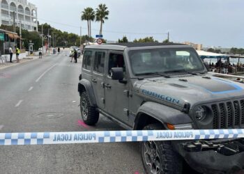Todoterreno implicado en el suceso. El conductor arrolló a tres chicas, una de ellas está muerta.