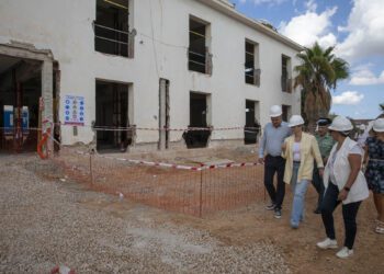 Visita a las obras de la base de la Guardia Civil en sa Coma por parte de Marga Prohens y Vicent Marí.
