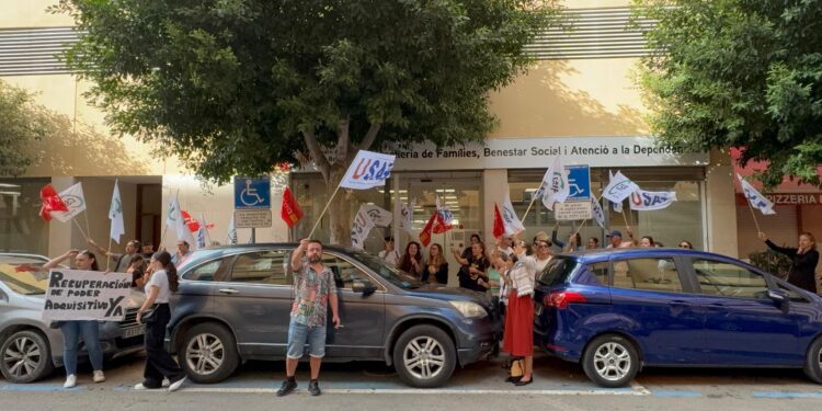Manifestación de hoy frente a la sede de la conselleria.