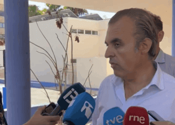 Antoni Vera anuncia el cierre del CEIP de Can Misses por los daños observados.