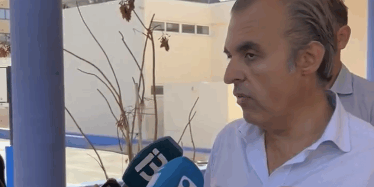 Antoni Vera anuncia el cierre del CEIP de Can Misses por los daños observados.