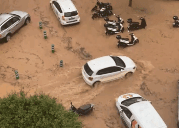 Cruce de las calles Sant Cristófol y Bisbe Abad i Lasierra, https://www.noudiari.es/local-ibiza/la-inundacion-de-ibiza-calco-el-mapa-de-zonas-inundables-que-hizo-el-govern-en-2001/. Imagen M. T. Noudiari