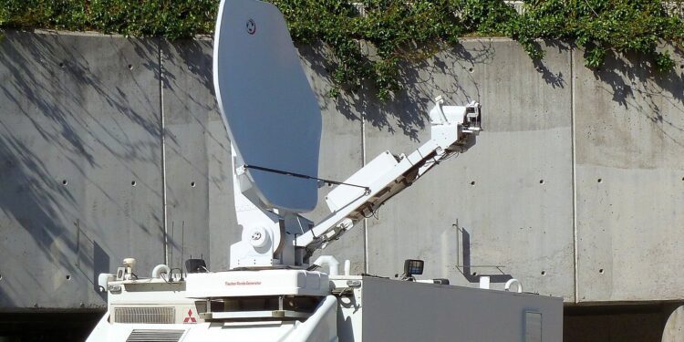 Detalle de un radar del Sistema Integrado de Vigilancia Exterior de la Guardia Civil.