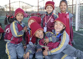 Alumnas de la Escuela de Nepal financiada desde Ibiza por Amavida. Fotos cedidas a Noudiari