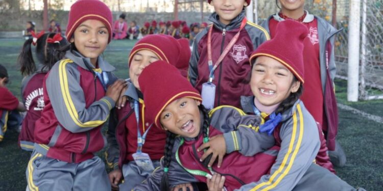 Alumnas de la Escuela de Nepal financiada desde Ibiza por Amavida. Fotos cedidas a Noudiari