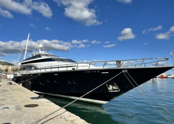 El yate 'Foners', antiguo 'Fortuna', propiedad de Baleària y gestionado por una empresa de yates de lujo, lleva trabajando en Ibiza todo el verano. Fotos L. F. A. Noudiari.es