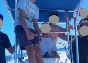 Los menores argelinos llegados en barco a Ibiza en septiembre compartieron fotografías y vídeos en redes sociales de su travesía a Ibiza. Supuestamente llegaron con una barca robada pero no está comprobado.