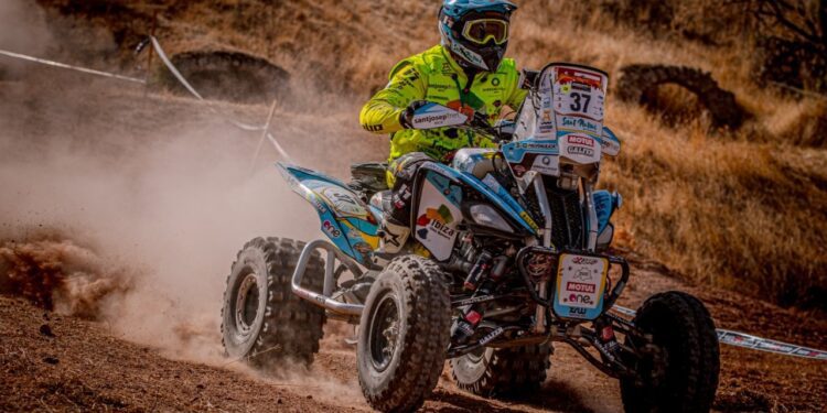 Toni Vingut conduce su vehículo durante una de las etapas. / Motorclub Formentera i Eivissa.