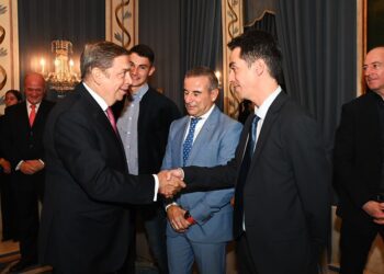 El ministro de Agricultura, Pesca y Alimentación, Luis Planas (izquierda), con Bartolomé Marí Mayans