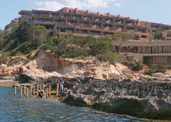 Six Senses, en la bahía de Xarraca, en Sant Joan, recibió el último premio 'fromigó' de la entidad ecologista