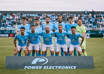 Equipo inicial de la UD Ibiza en el partido ante el Teruel.