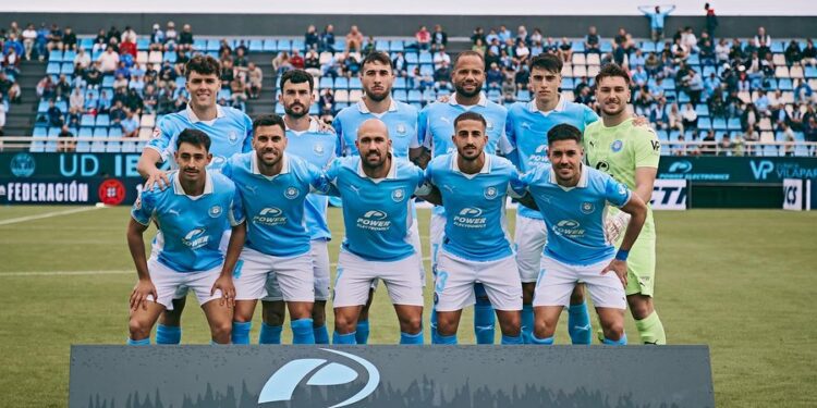 Equipo inicial de la UD Ibiza en el partido ante el Teruel.
