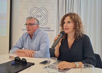 Manuel Sendino y Maria Costa, gerente y presidenta de la Fehif. / D.V.