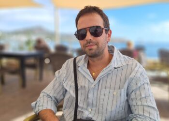 Karlus posa relajado durante la entrevista. / D.V.