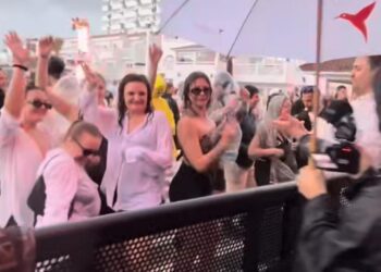 Captura de un vídeo viral en redes sociales que muestra a clubbers bailando la tarde del sábado en una fiesta de cierre de discotecas. Crédito @nerromproduction