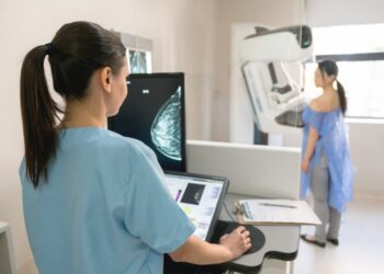 Una imagen de cribado de cáncer de mama de la AECC.