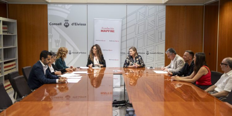 Momento de la firma del convenio. / CIE