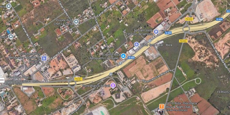 Vista aérea de la carretera del aeropuerto. / Google